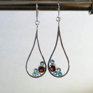 010NDJ-bubbles-earrings-teardrop-narrow-garnet-london-blue-topaz