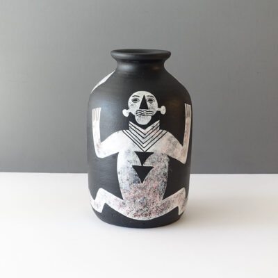 yuson-philippines-figurative-matte-black-vase