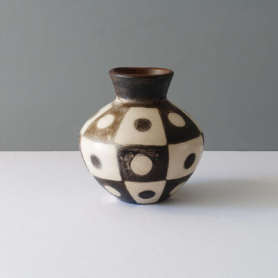 peruvian-mod-abstract-dot-terracotta-vase-2