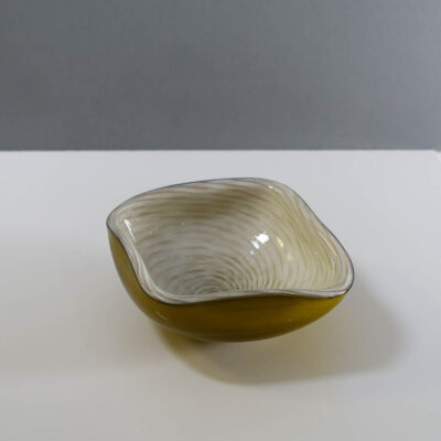 barbini-style-art-glass-bowl-with-gold-inclusions