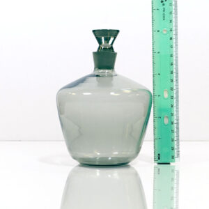 gray-modernist-decanter-triangular-stopper-2