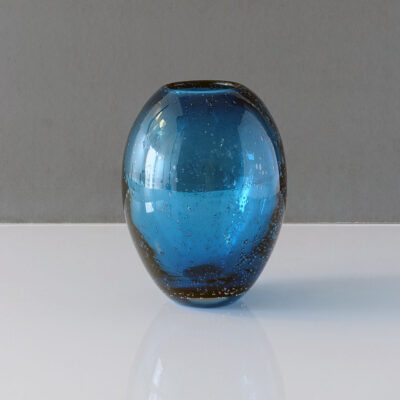 blue-oval-bullicante-sommerso-vase