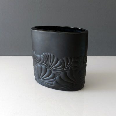 rosenthal-studio-linie-matte-black-porcelain-op-art-vase