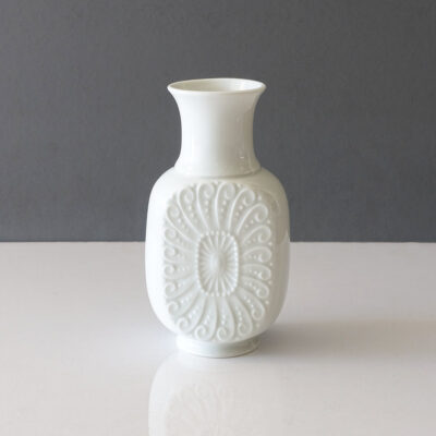 royal-porzellan-classical-motif-white-porcelain-bud-vase