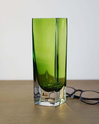 2018-095-Aseda-Glasbruk-Bright-Green-Square-Vase