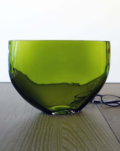 2018-148-bright-green-oval-vase