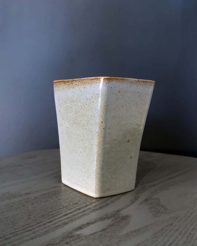 2018-290-ballard-vermont-gray-vase-planter