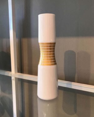 2018-319-thomas-porcelain-hourglass-bud-vase