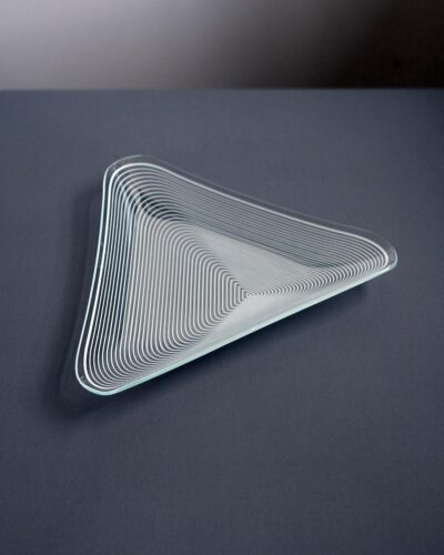 2018-436-triangular-Lausitzer-Glas-Kristall-GDR-op-art-bent-glass-dish