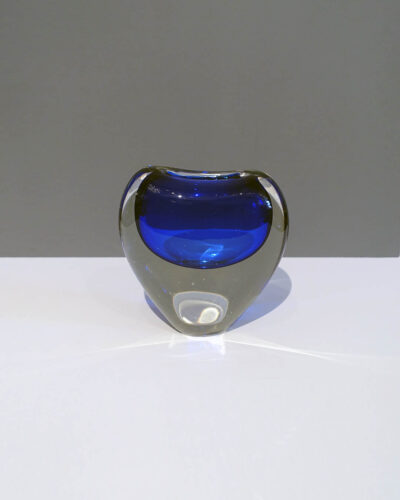 cobalt-blue-cased-glass-vase-sculpture-art-glass-1