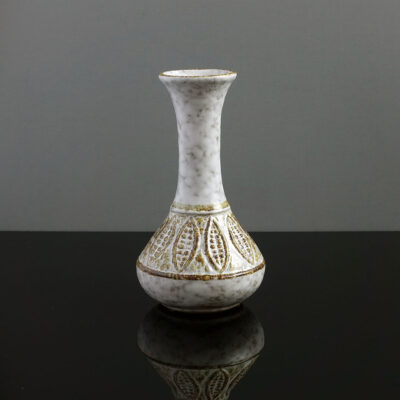 pottery-craft-leaf-design-bud-vase