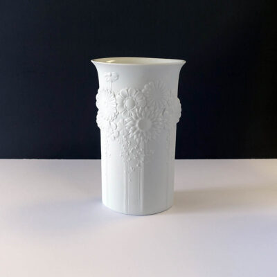 kaiser-white-bisque-porcelain-vase-flowers2