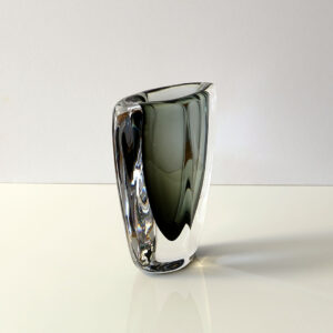 diamond-shaped-cased-art-glass-vase-2