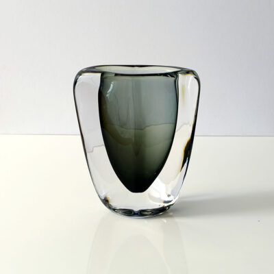 diamond-shaped-cased-art-glass-vase