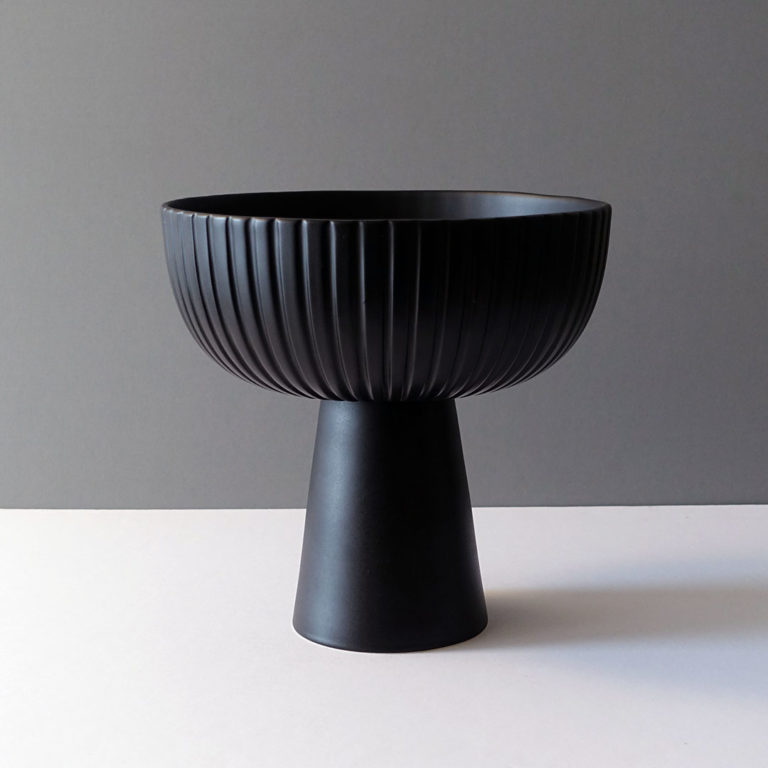 9660 Large Pedestal Ribbed Bowl Centerpiece Matte Black