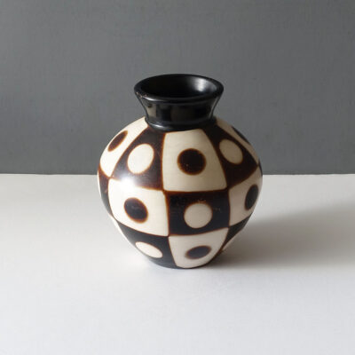 chulucanas-peru-matte-checked-dot-vase