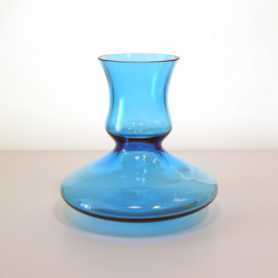 blue-scandinavian-style-decanter-round-bottom