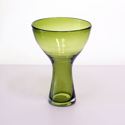 Helkristall Sweden-style-olive-green-ombre-hourglass-vase