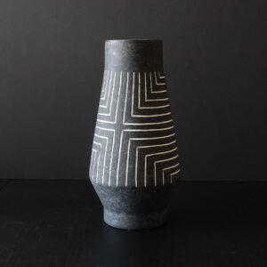 black-white-sgraffito-earthenware-vase-2