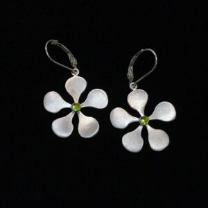 flower-earrings-peridot-cabochon