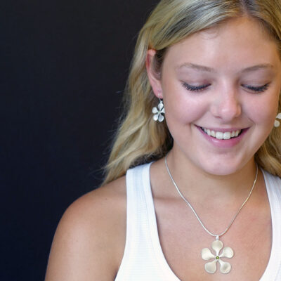 peridot flower pendant