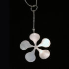 drop-flower-pendant-snake-chain