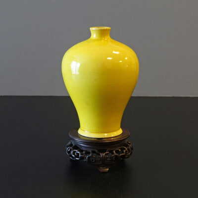 antique-chinese-vase-with-stand