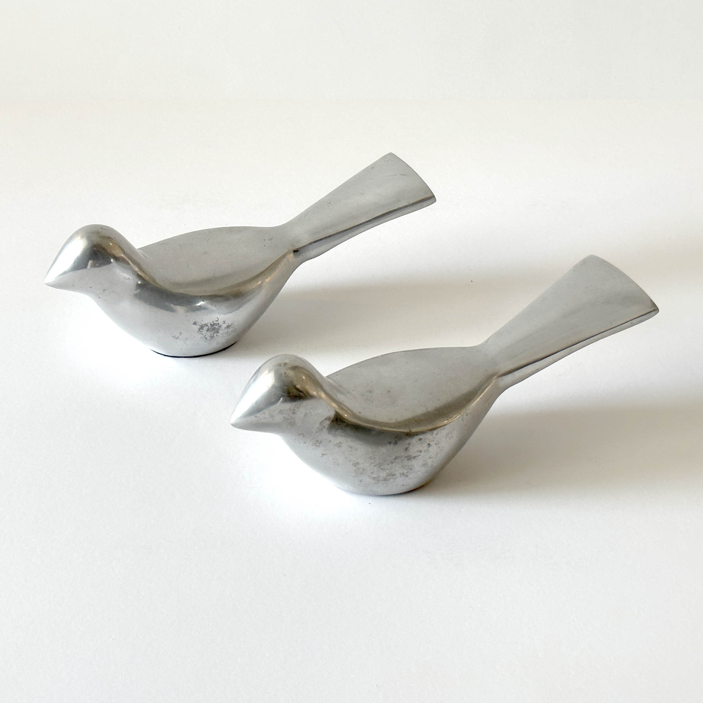 pair-aluminum-retro-style-birds-2