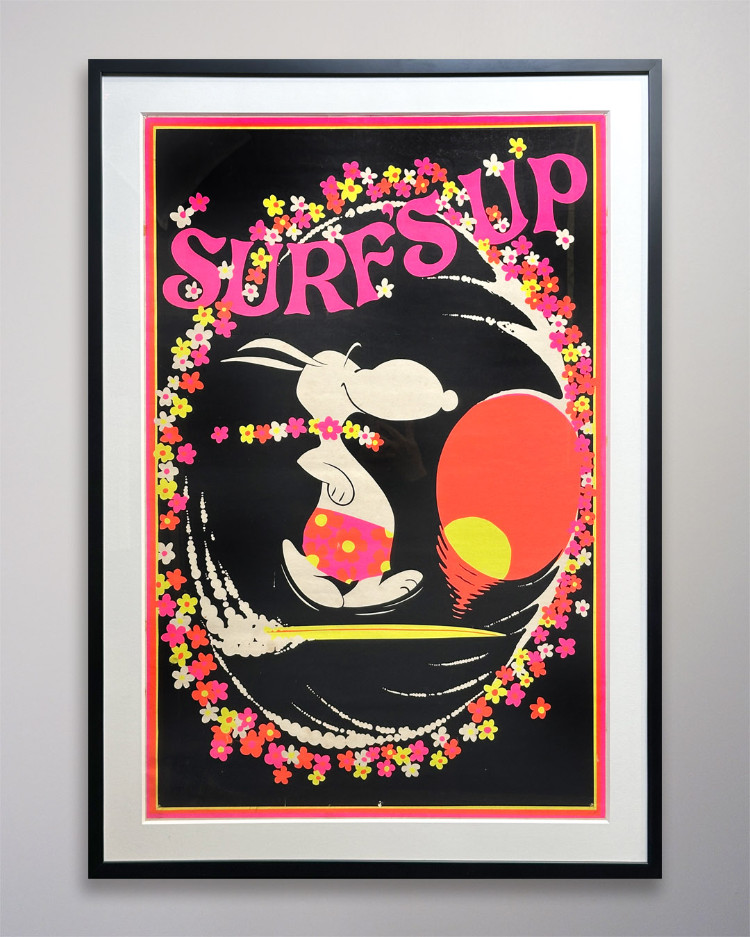 25-160MM Original 1968 Snoopy Surfs Up Blacklight Poster 27 x 38 Original 1968 Snoopy Surfs Up Blacklight Poster 27 x 38