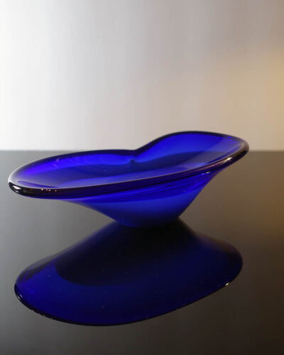 telsey-350-cobalt-blue-white-cased-glass-amorphous-organic-dish